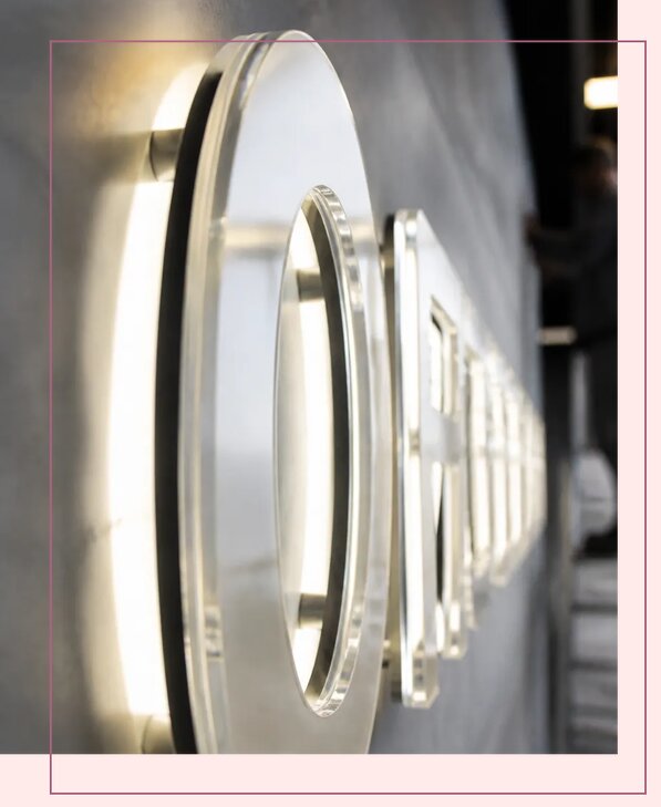 Буквы из акрила в Вятских Поляне по цене от 3959 р. | Аванза-Втс